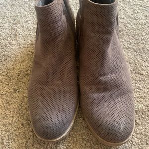 DV Booties size 8